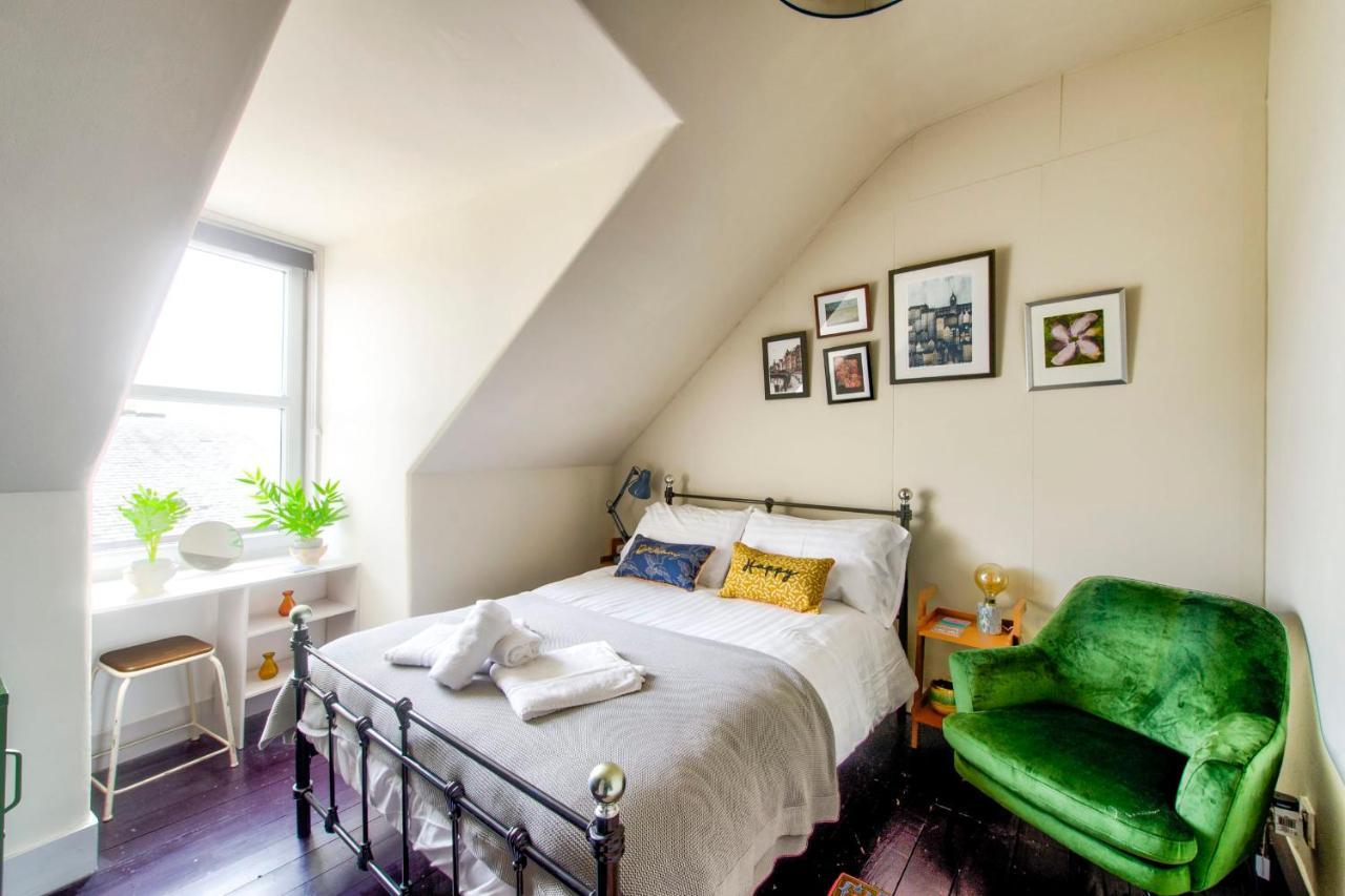 Guestready - Vibrant Attic Apt In Lovely Leith Appartement